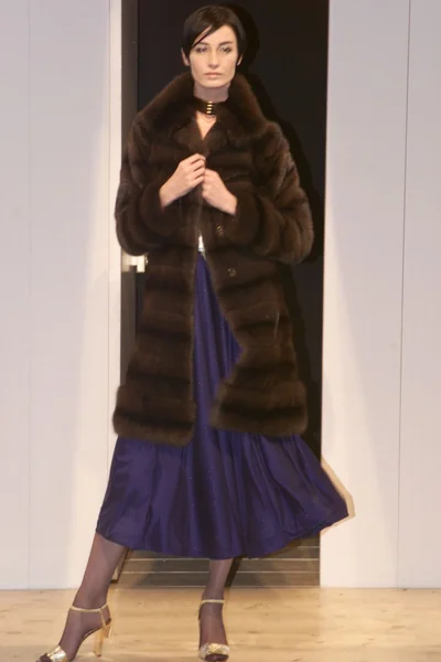 Look 16